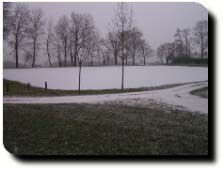 L'étang communale de Montigny la Resle sous la neige